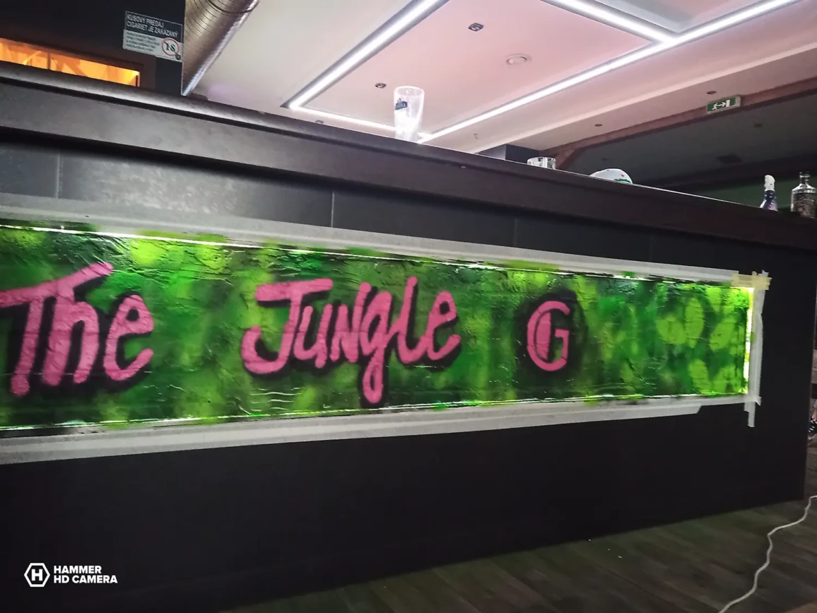 Malba na stenu Bar Jungle G 9
