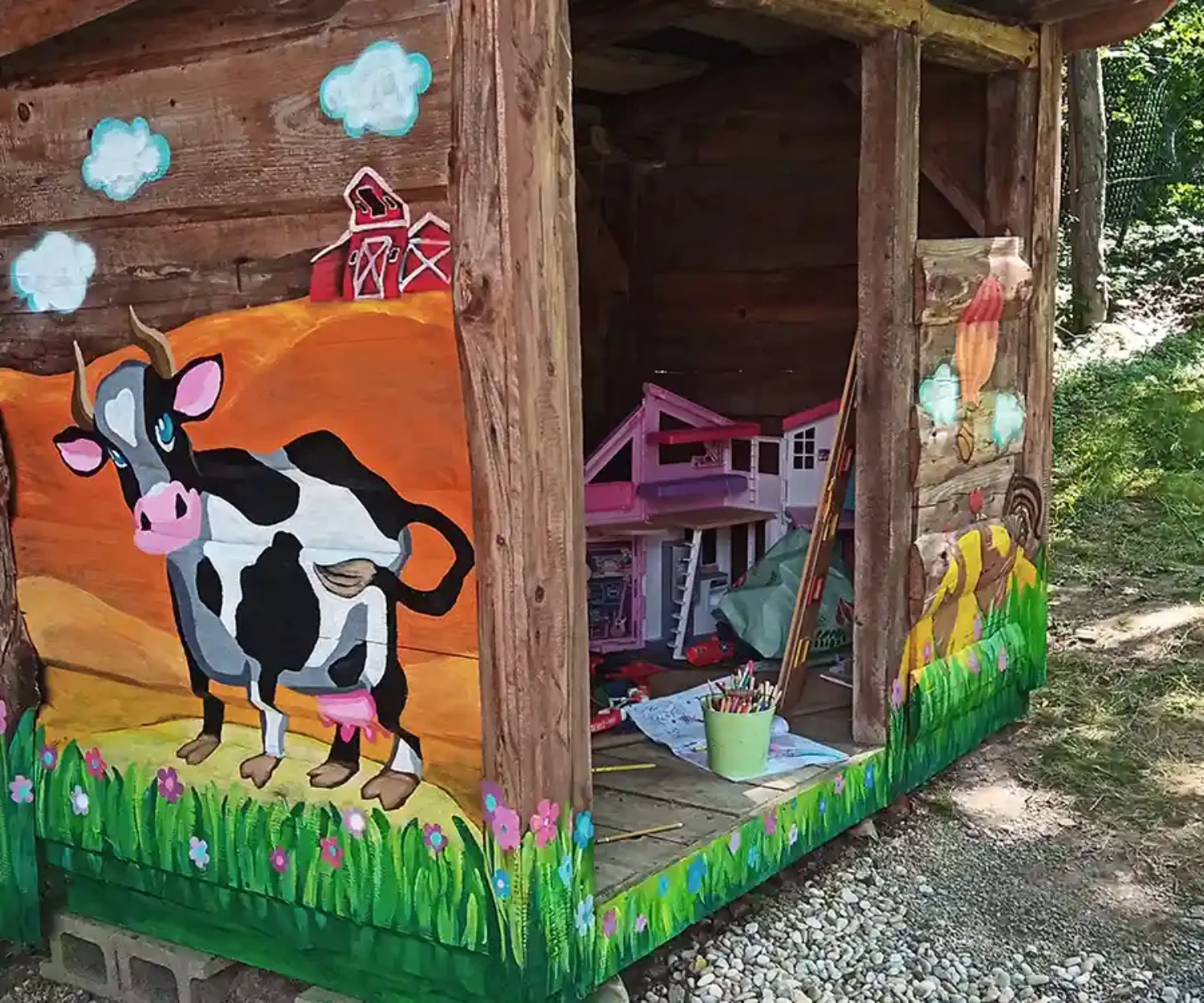Malba na stenu - Drevená budka na ranči