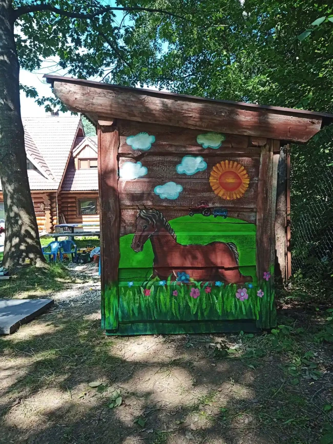 Malba na stenu Drevena budka na ranci 12
