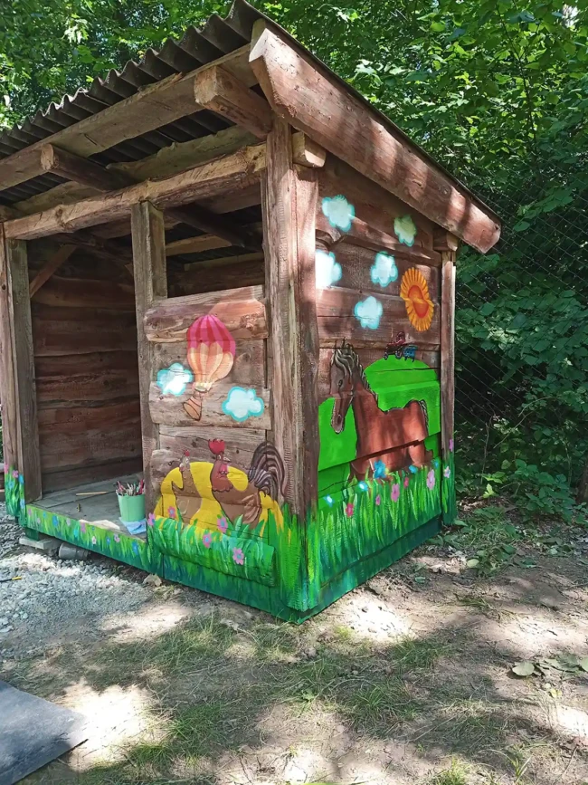 Malba na stenu Drevena budka na ranci 9