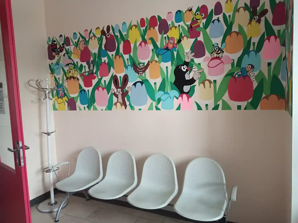 Malba na stenu Pediatria v Humennom 3